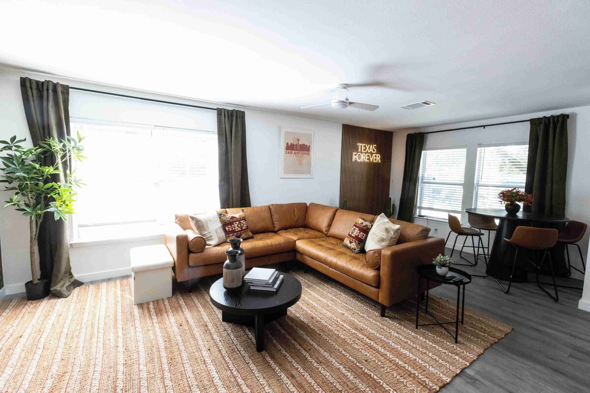 Pool! Pickleball! Fire Pit! Games! at lovely SATX Oasis