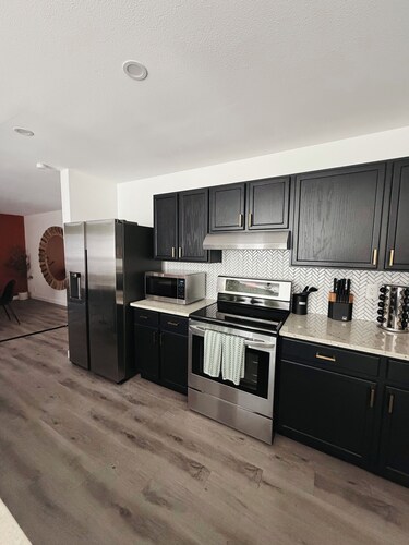 Pool! Pickleball! Fire Pit! Games! at lovely SATX Oasis