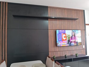 Basic Apartment | Dining