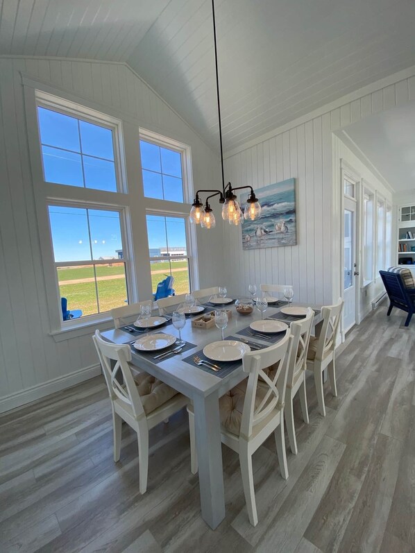 Dining - Blue Horizon Cottage – Steps From Private Beach, Family-Friendly Coastal Retreat (Prince Edward Island)