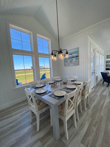 Blue Horizon Cottage – Steps From Private Beach, Family-Friendly Coastal Retreat