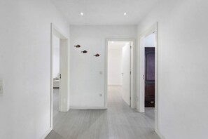 Interior - Apartment 'Furadouro 30 Meters from the Beach' with Wi-Fi and Air Conditioning (Ovar)