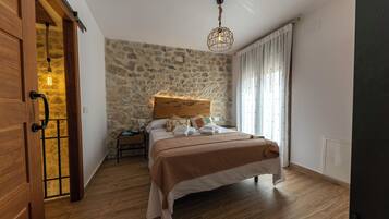 3 bedrooms, iron/ironing board, Internet, bed sheets