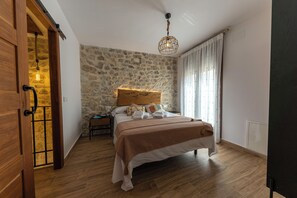 3 bedrooms, iron/ironing board, Internet, bed sheets