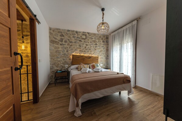 3 bedrooms, iron/ironing board, Internet, bed sheets