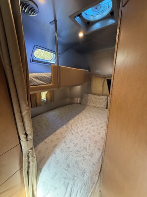 2 quartos, Wi-Fi de cortesia, roupa de cama
