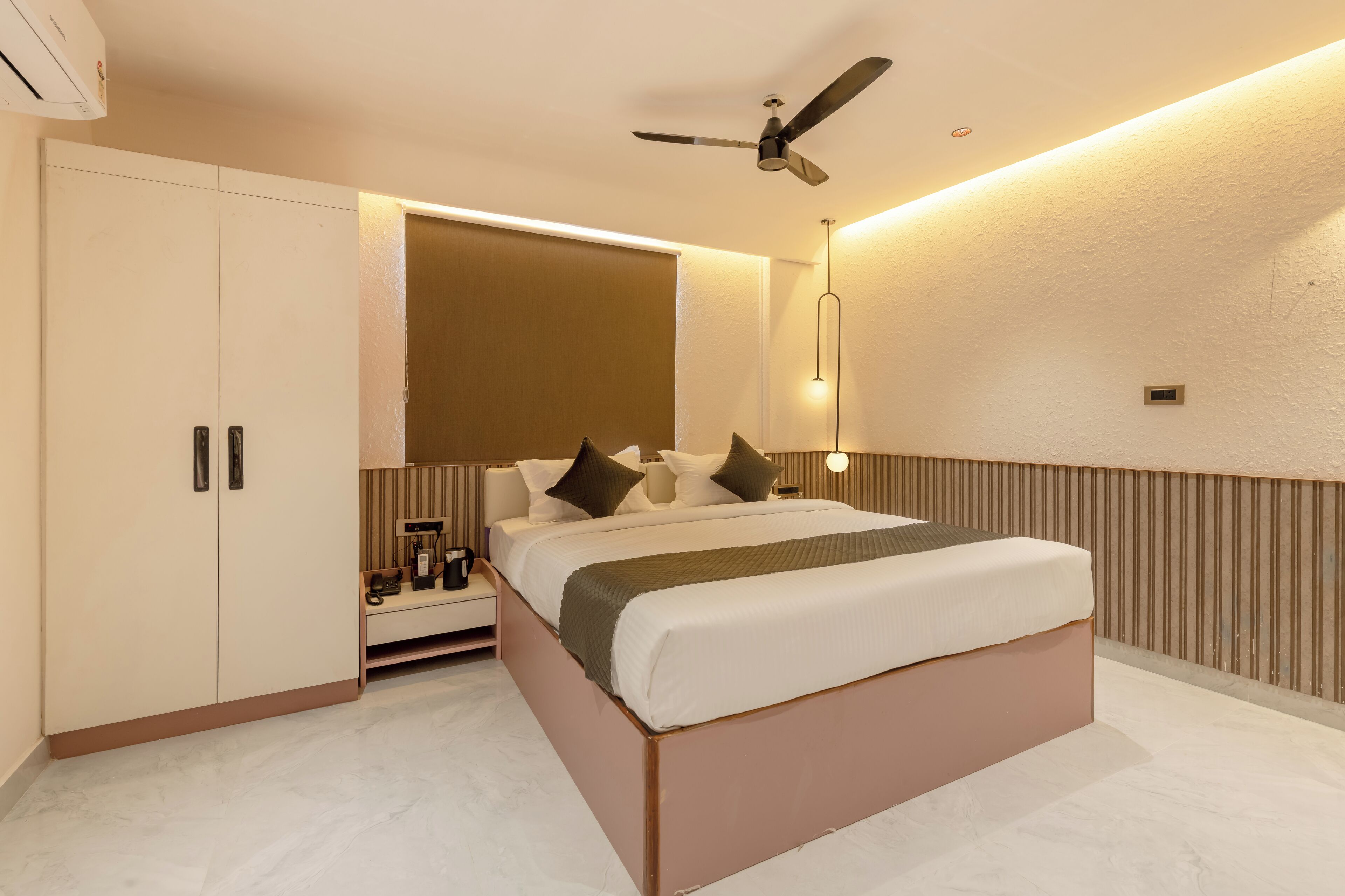 Classic Room | Desk, laptop workspace, iron/ironing board, rollaway beds