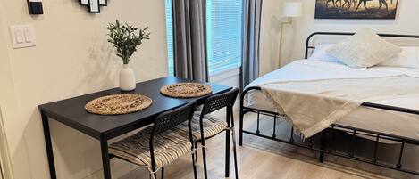 Iron/ironing board, Internet, bed sheets