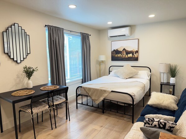 1 bedroom, iron/ironing board, internet, bed sheets