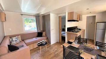 Comfort Mobile Home, Park View | Living area | 32-inch LED TV with digital channels