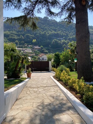 Property grounds - 2 bedroom apartment with private pool, tennis & padel, near the sea (VALLECROSIA)