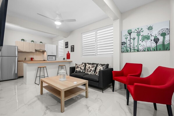 Apartment | 2 bedrooms - Modern 2 BR Apt Great Location Smart TV AC (Manati)