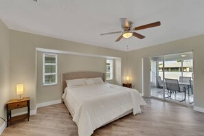 3 bedrooms, iron/ironing board, WiFi, bed sheets - Modern Comfort 3BR 2BA Vacation Home (Port Charlotte)