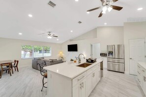 Private kitchen - Modern Comfort 3BR 2BA Home in Port Charlotte (Port Charlotte)