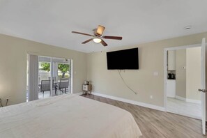 Iron/ironing board, WiFi, bed sheets - Modern Comfort 3BR 2BA Home in Port Charlotte (Port Charlotte)