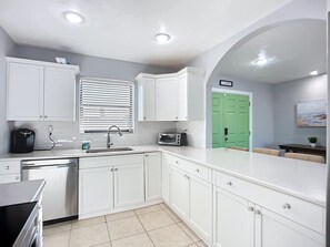 Fridge, microwave, stovetop, dishwasher - Lakeview Sunset Getaway Hot Tub 3BR 2BA Sleeps 10 (Port Charlotte)