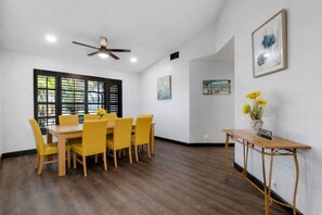 Dining - Spacious Golf Course Home with Pool Sleep 12 (Rotonda West)