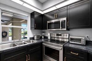 Coffee/tea maker, fridge, microwave, oven
