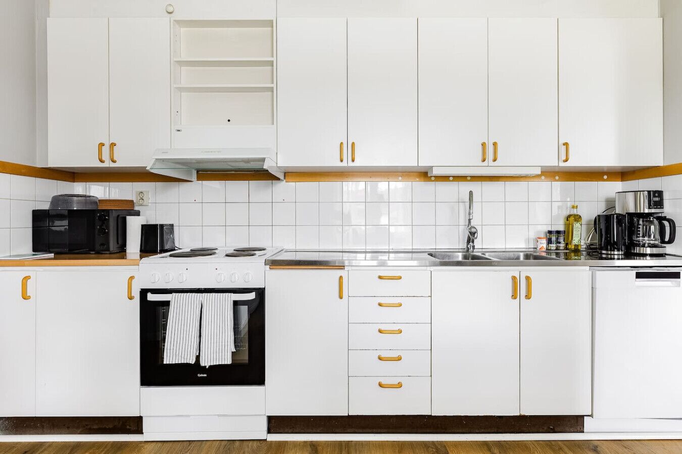 冰箱、微波炉、烤箱、炉灶