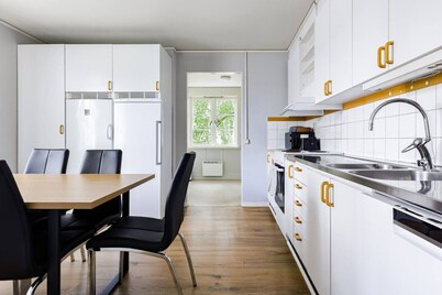 Bright & Spacious Getaway