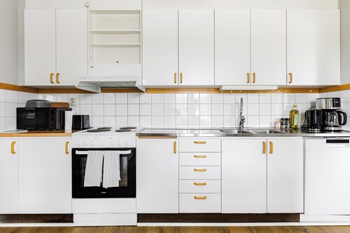 Bright & Spacious Getaway