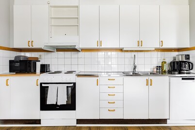 Bright & Spacious Getaway