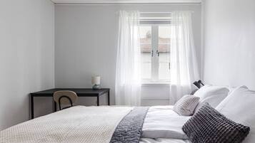 2 sovrum, skrivbord, strykjärn/strykbräda och gratis wi-fi