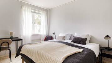 2 sovrum, skrivbord, strykjärn/strykbräda och gratis wi-fi