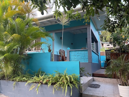 Terraza o patio. Welcome to The Studio Nest — your peaceful perch in paradise.