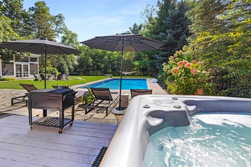 Harbor Country Poolside