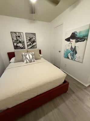 2 عدّة غرف نوم وواي فاي وملاءات أسرّة