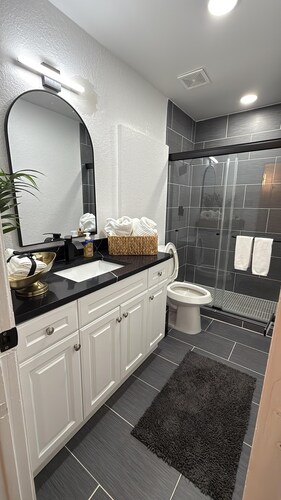Charming 2-bedroom house with AC in Fort Worth