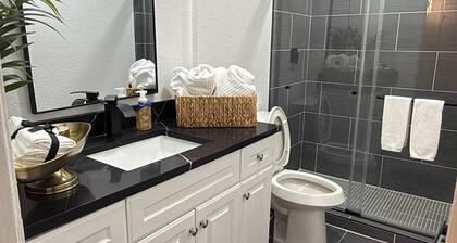 Charming 2-bedroom house with AC in Fort Worth