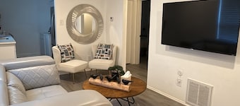 Charming 2-bedroom house with AC in Fort Worth