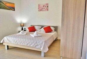 1 chambre, fer et planche à repasser, Wi-Fi, draps fournis