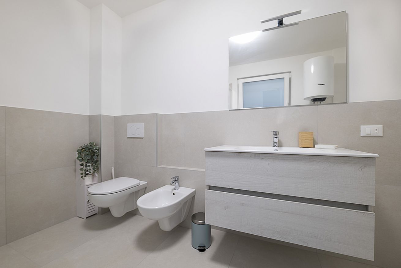 Douche, bidet, serviettes fournies