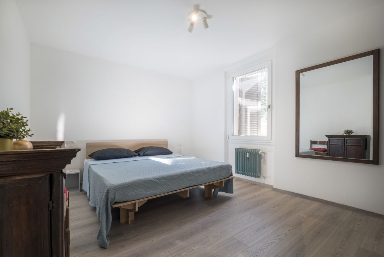 2 chambres, fer et planche à repasser