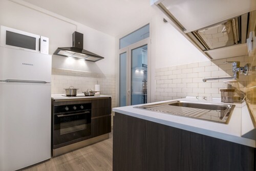 Elegant apartment of 65 sqm, for 4 people, located on the third floor of a building with an elevator (NOT suitable to disabled guests - 4 steps). The property is located in the heart of Belluno's historic center, in a panoramic position offering views of