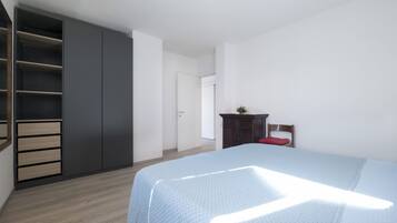 2 Schlafzimmer, Bügeleisen/Bügelbrett