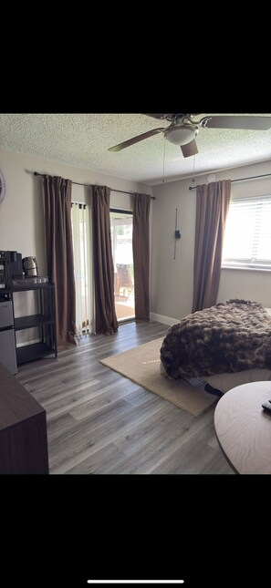 Iron/ironing board, WiFi, bed sheets - Charming studio in Margate with private entrance (Margate)