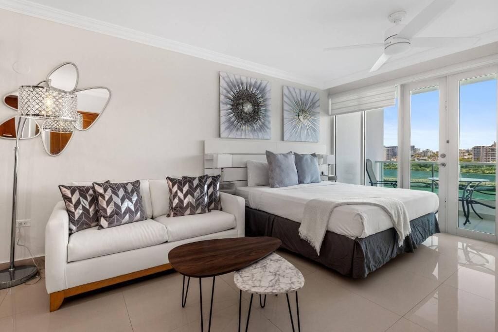 Studio – deluxe, balkong, utsikt mot bukt | Strykejern/-brett og wi-fi (inkludert)