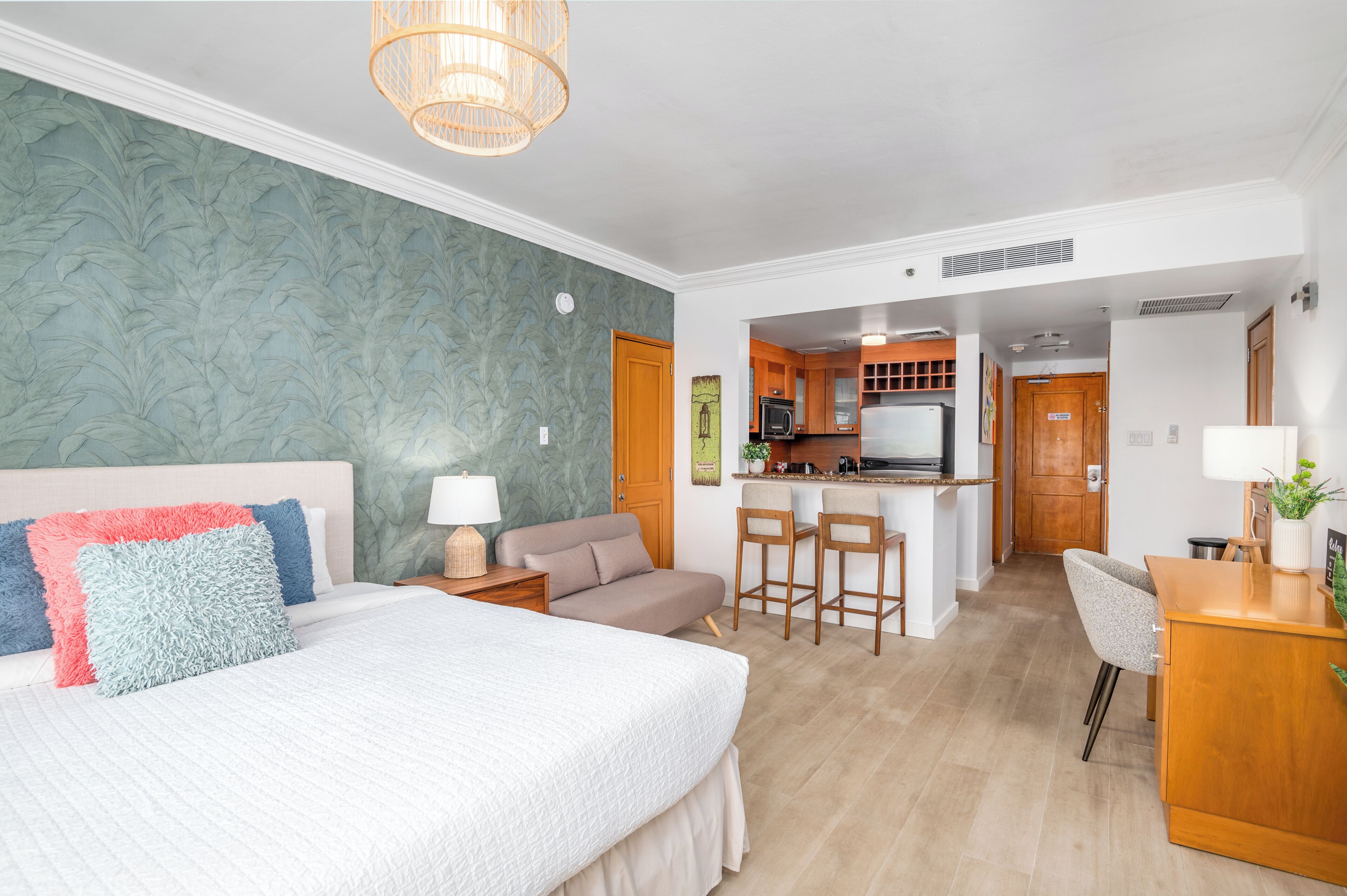 Coffres-forts dans les chambres, fer et planche à repasser