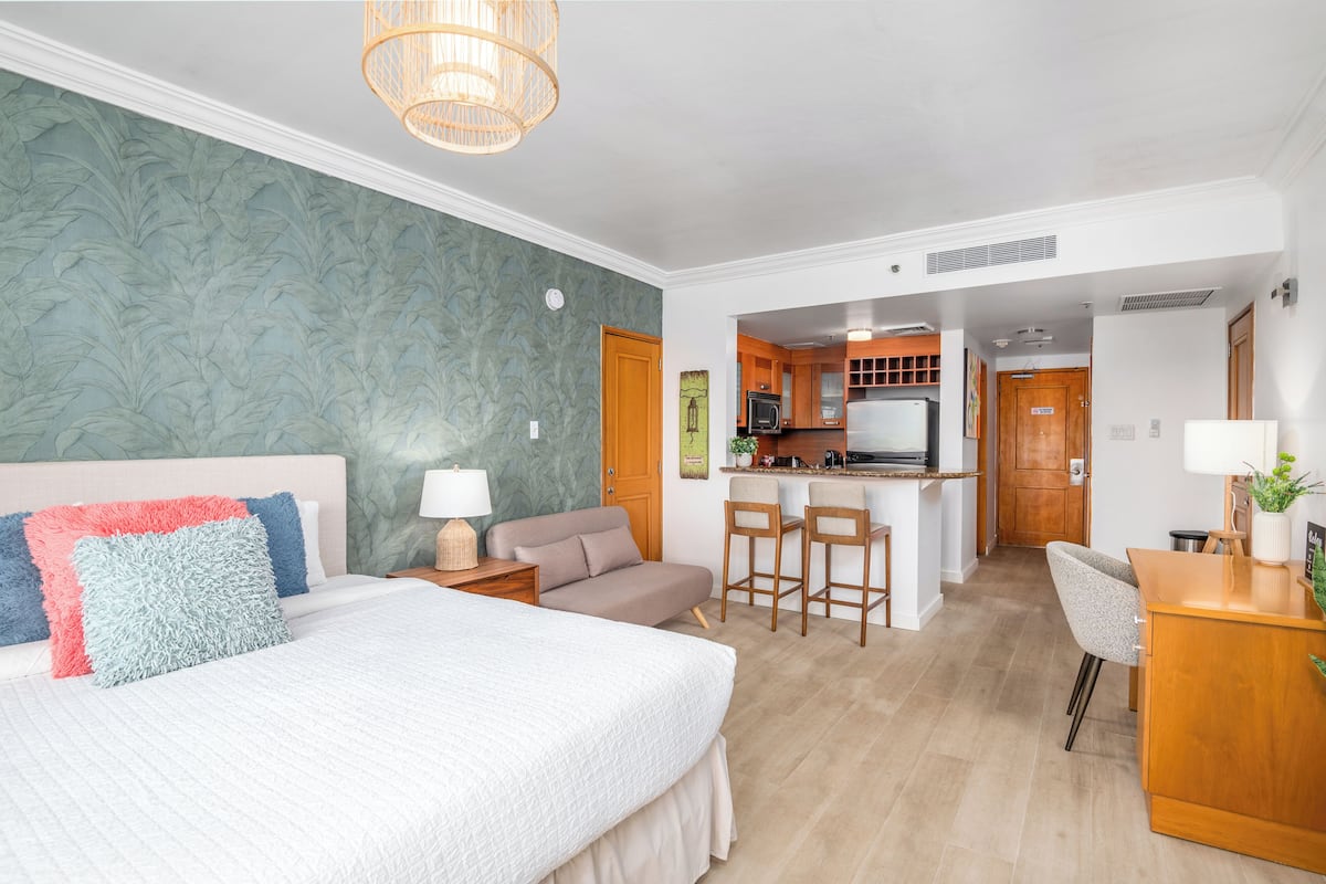 Deluxe Apartment, Lagoon View, Oceanfront | In-room safe, iron/ironing board, free WiFi, bed sheets