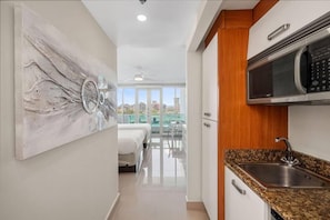 Estudio clásico, balcón, vistas a la laguna | Zona de estar