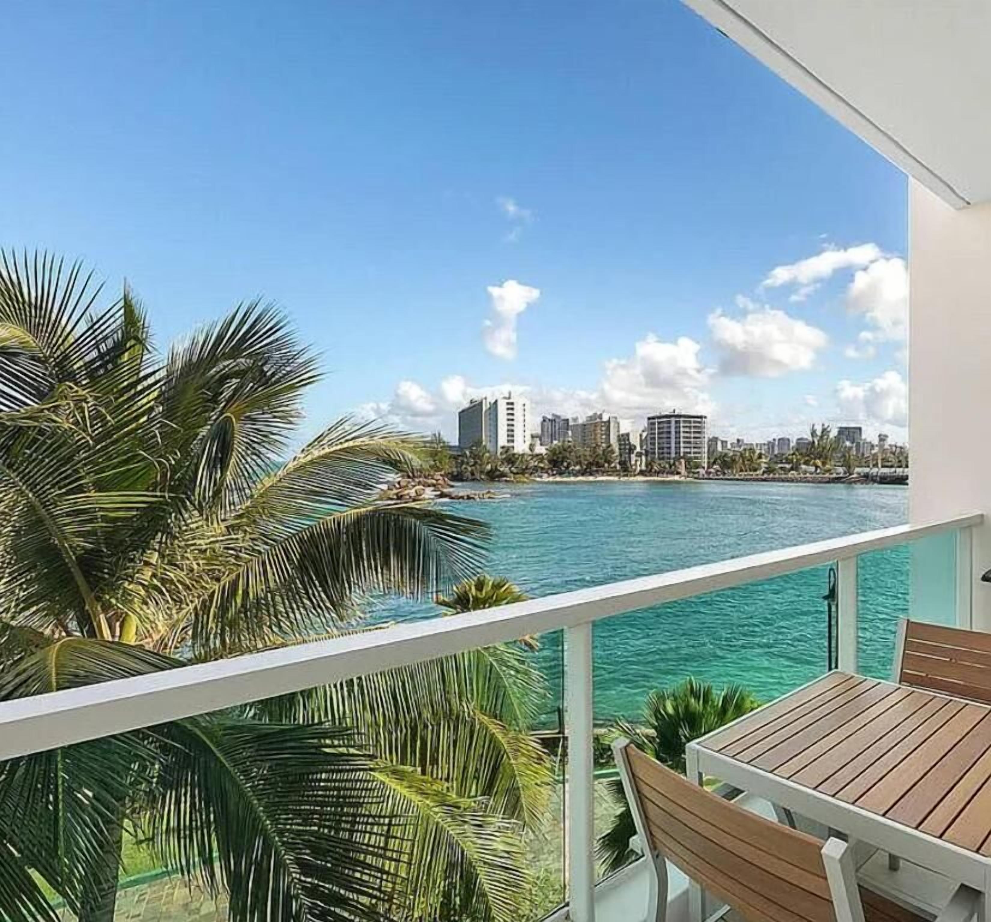 Apartamento Deluxe, vistas a la bahía, frente al mar | Vistas del balcón