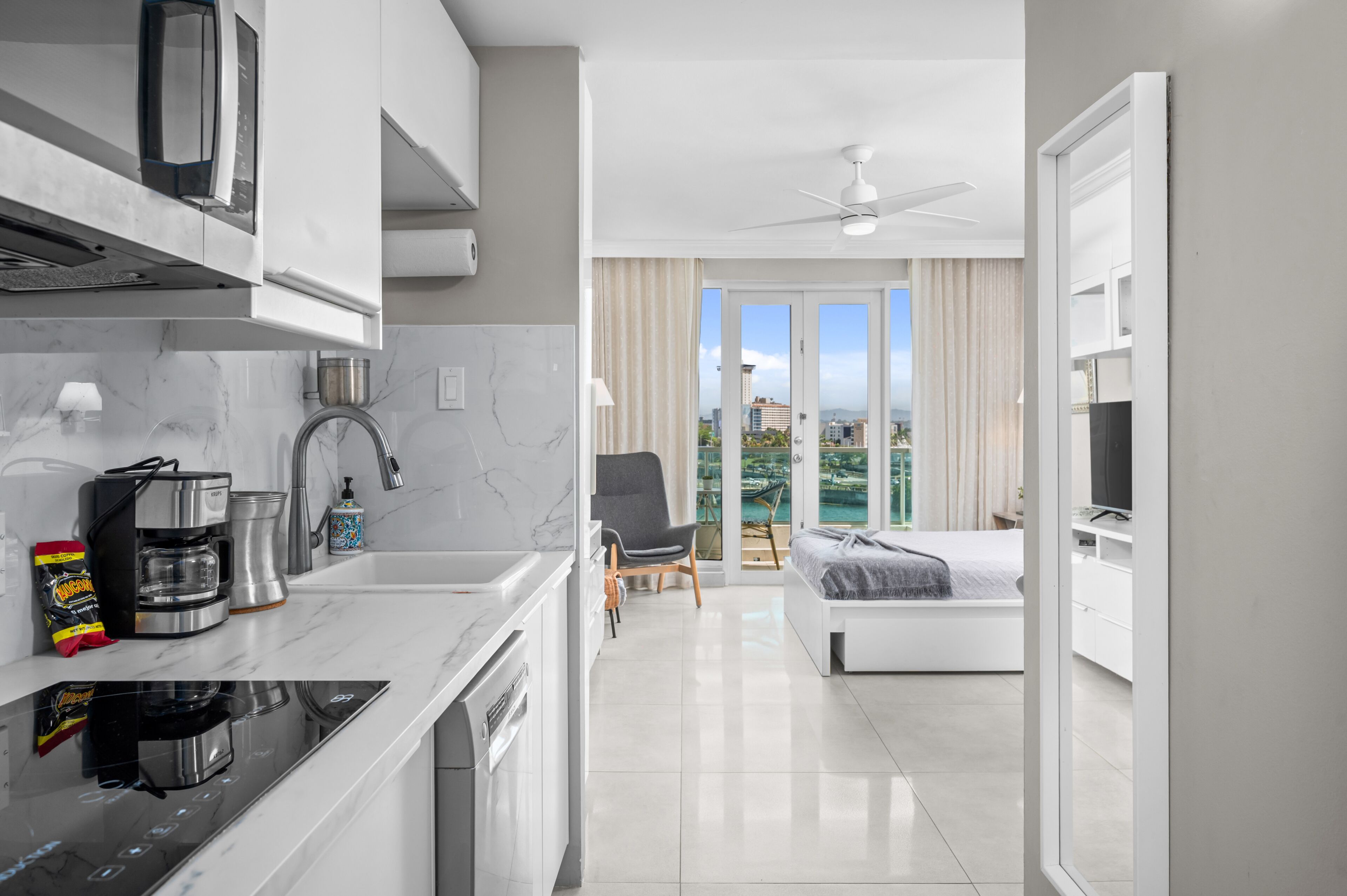 Studio, 1 Queen Bed, Hot Tub, Lagoon View | Private kitchen
