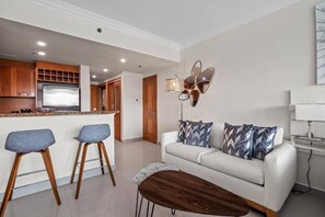 Deluxe Studio, Balcony, Bay View | Living area | 40-inch LED TV with digital channels - Ocean Breeze Villa (San Juan)