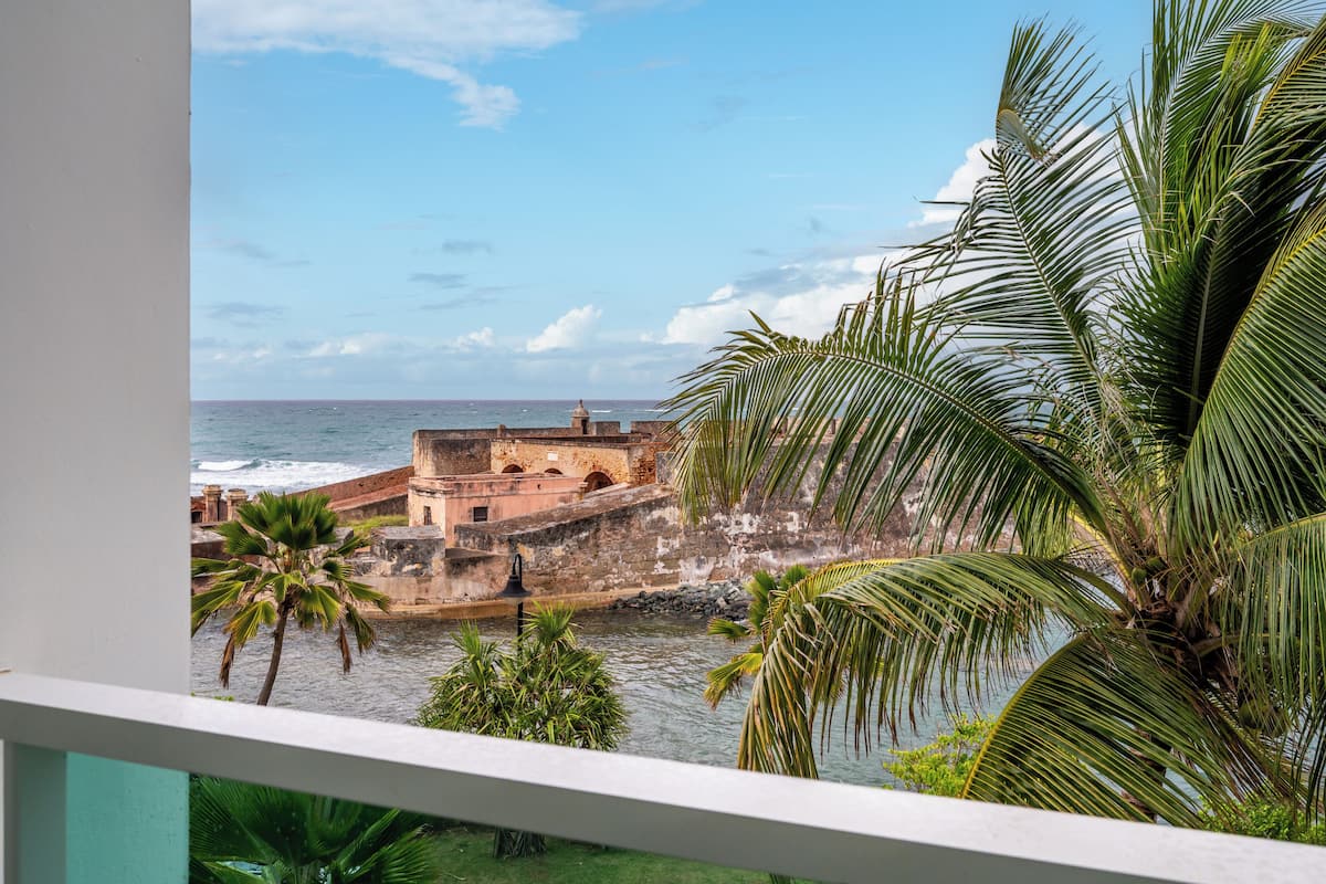 Deluxe Apartment, 2 Bedrooms, 2 Bathrooms, Oceanfront | Terrace/patio