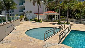 Kolam renang outdoor