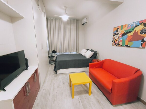 Economy Apartment | Living area
